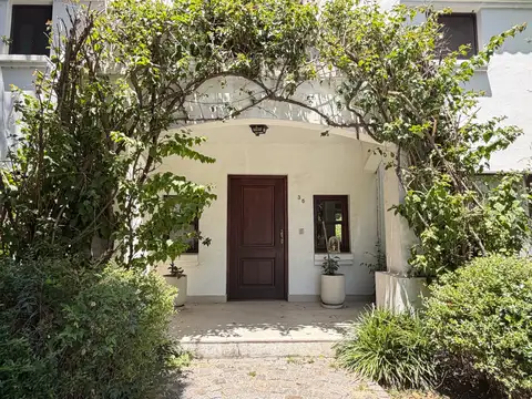 Casa 5 ambientes con 3 baños