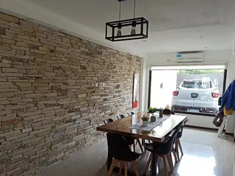 Casa 5 ambientes con 3 baños