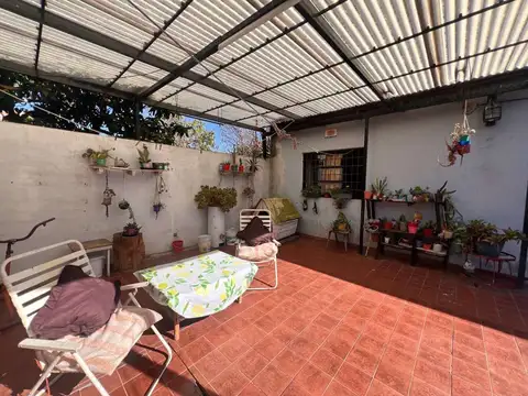 CASA EN VENTA EN LA PLATA  2 DORMITORIOS