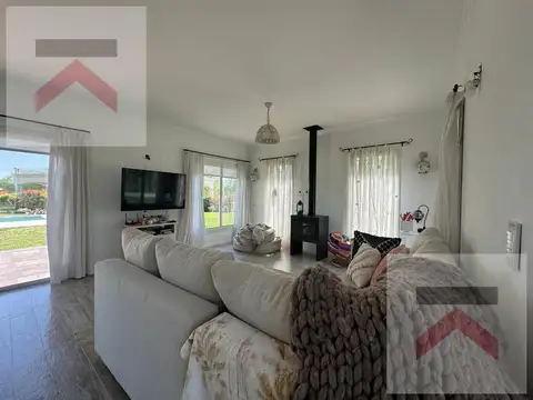 Casa en Alquiler con 2 cocheras