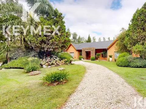 Casa en Venta con 3 cocheras