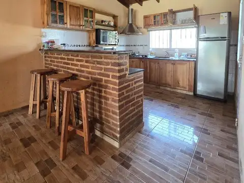 CASA AMPLIA CON 4 DORMITORIOS CON QUINCHO PUEBLO BELGRANO