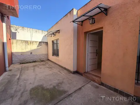 Depto Tipo Casa en Alquiler en Morón, $ 670.000