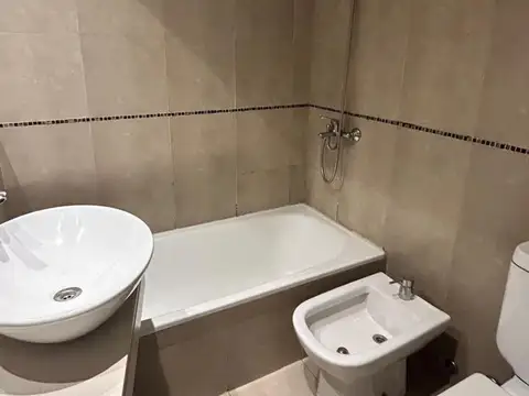 DUPLEX DOS AMBIENTES Y MEDIO CON TERRAZA Y PARRIL