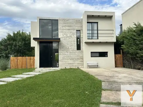 Casa en Venta en Los Olivares, USD 320.000