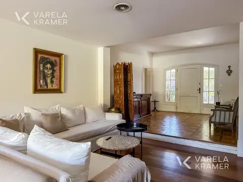 Casa en Venta con 3 cocheras