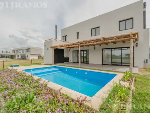 Casa 5 ambientes con 2 baños
