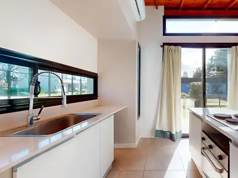 Casa 3 ambientes con 1 baño