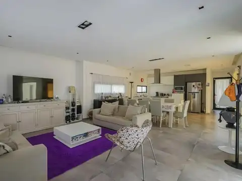 Casa 4 ambientes con 3 baños
