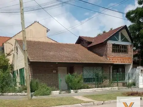 Casa en venta - 5 Dormitorios 3 Baños - 189,63 - Quilmes Oeste