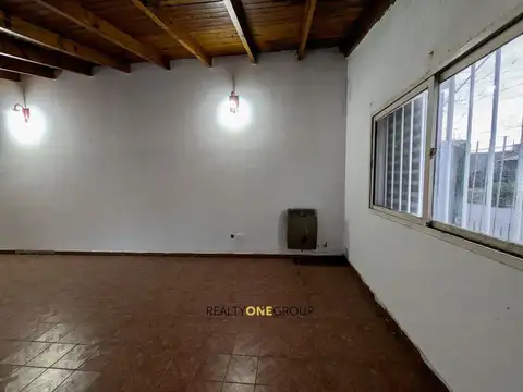 Casa 4 ambientes con 1 baño
