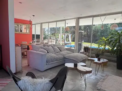 Casa 7 ambientes con 3 baños