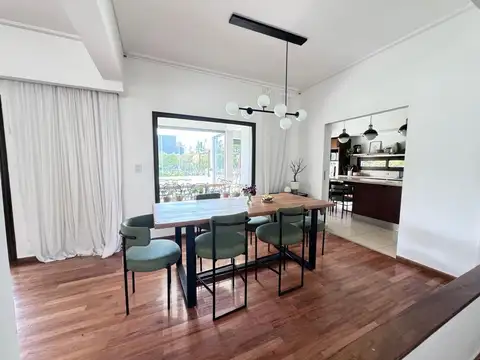 Casa 5 ambientes con 4 baños