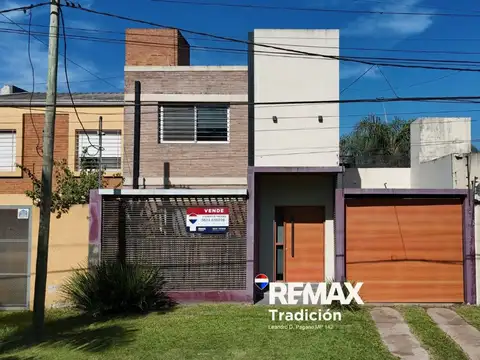 Casa en Venta con 2 cocheras