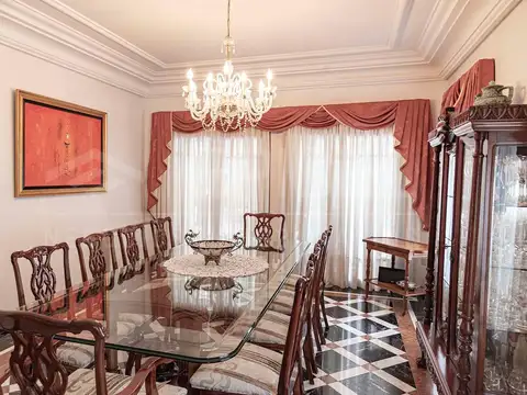 Casa en Venta con 3 cocheras