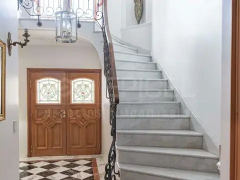 Casa 6 ambientes con 4 baños