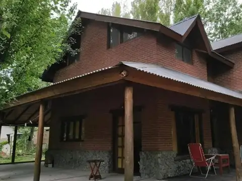 Casa en venta - 4 Dormitorios 2 Baños - Santa Teresita