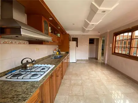 VENTA CASA 6 AMBIENTES BOEDO 4 COCHERAS AP CRED