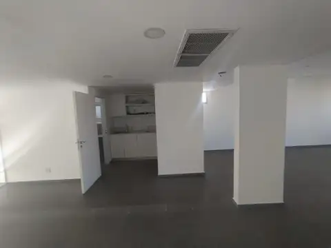 Oficina 3 ambientes con 2 baños