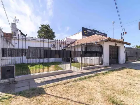 VENTA CASA 2 AMBIENTES CON COCHERA VILLA DE MAYO