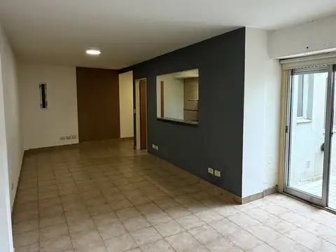 Departamento 3 ambientes con patio –  Excelente ubicación   Apto Credito