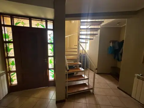 Casa 6 ambientes con 3 baños