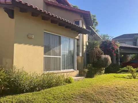 CASA 4 DORMI. VENTA B PRIVADO GUAYMALLEN PILETA
