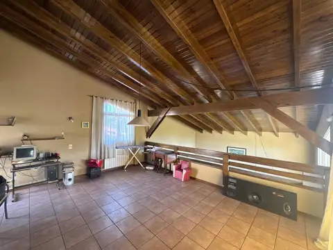 Casa en Venta con 3 cocheras