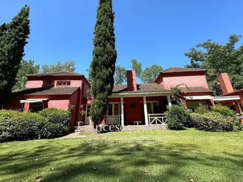Casa en venta 7 ambientes Country La Tradición fondo al golf