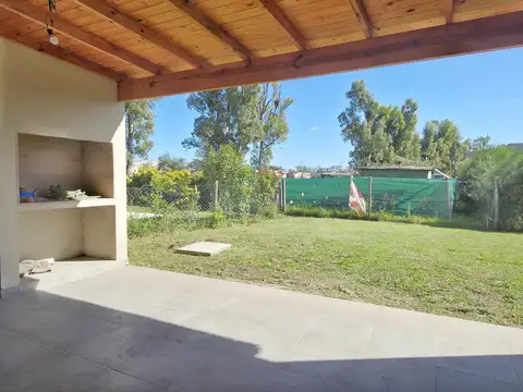 casa en venta 4 amb, terreno de 468 m2. Santa Emilia, Pilar del Este
