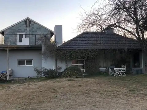 Casa 7 ambientes con 2 baños