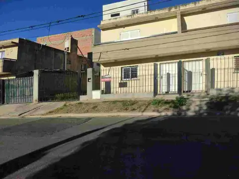 CASA DUPLEX EN ALQUILER ZONA AVENIDA RECALDE
