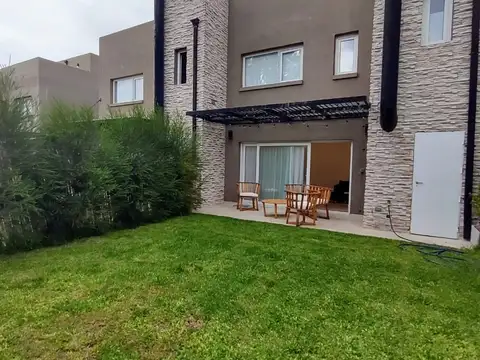 Casa en Alquiler de 3 dormitorios