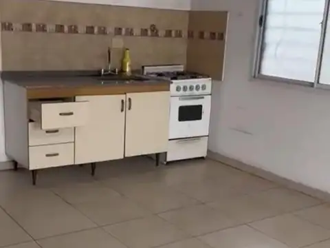 Domingo French 100, Piso 1