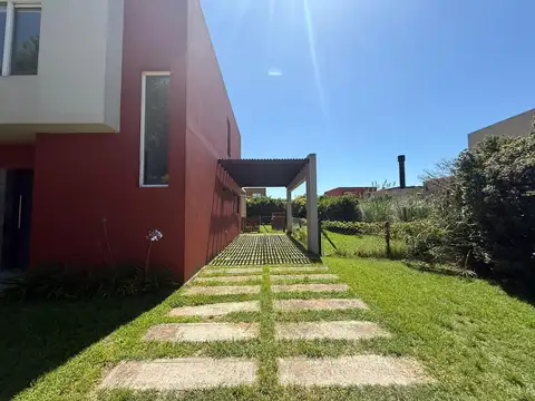 Casa en Alquiler de 4 dormitorios