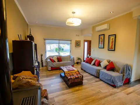 CASA EN VENTA UNA PLANTA CON PISCINA EN CANNING