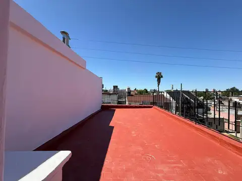 Casa en dos plantas con terraza