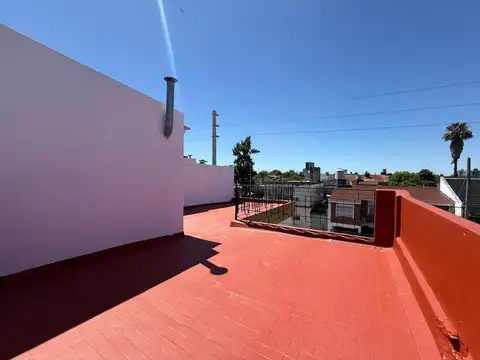 Casa en dos plantas con terraza