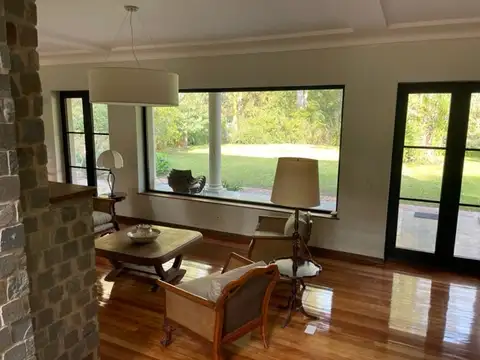 Casa en Venta en Abril Club De Campo, USD 580.000