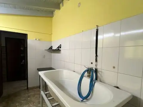 Local en Alquiler en Gobernador Monteverde, $ 250.000