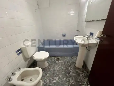 2  entre 47 & 48 700, Piso 0