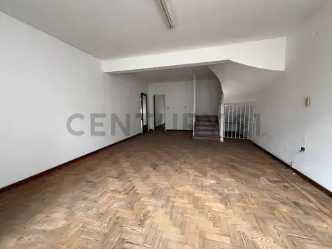Oficina 10 ambientes con 3 baños