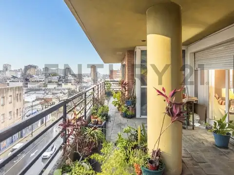 Departamento 4 ambientes en venta en San Isidro con balcón aterrazado y Cochera