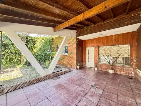 CASA EN VENTA 3 AMB C/PILETA Y COCHERA GERLI
