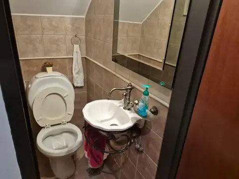 Casa 5 ambientes con 2 baños