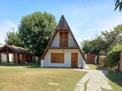 DEL VISO. BARRIO , EL ROCIO,  A 1 CUADRAS RAMAL PILAR, CHALET ALPINO EN EXCELENTE ESTADO-