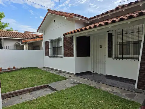 VENTA - Chalet 3 Amb. reciclado con pileta, excelente zona de Martinez