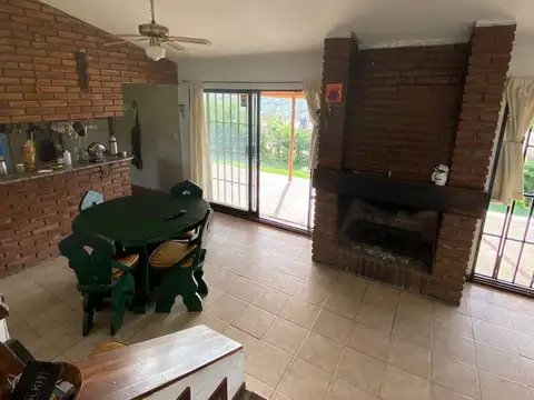 Casa 6 ambientes con 1 baño
