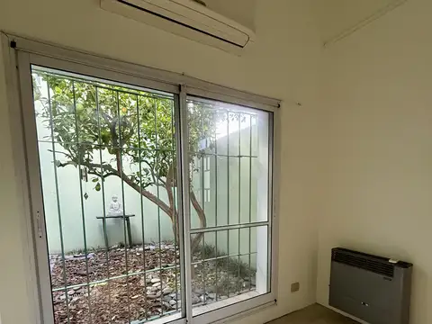 Dueño Directo. Casa De Estilo. 3 Dormitorios. Haedo Norte. Apta Crédito