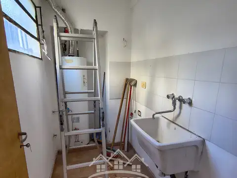 Casa 6 ambientes con 2 baños